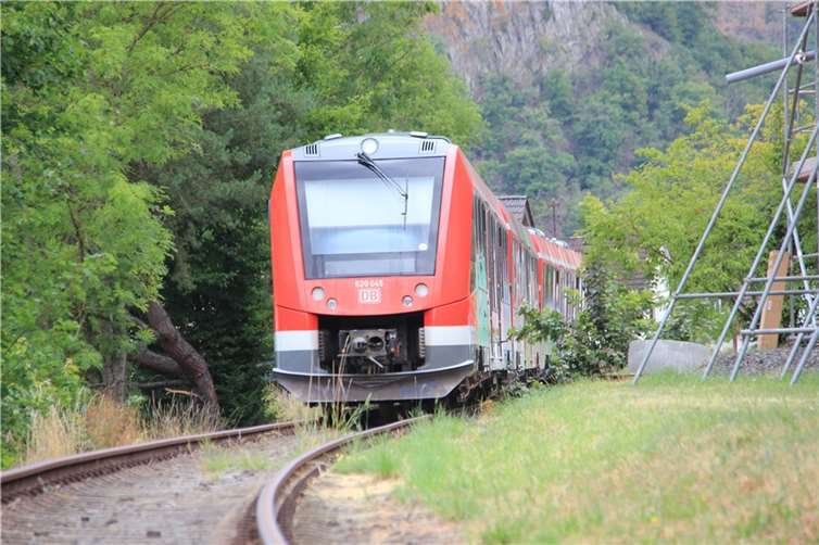 Angaben der Bahn, die Ahrtalstrecke sei 2025 wieder komplett intakt, werden skeptisch gesehen