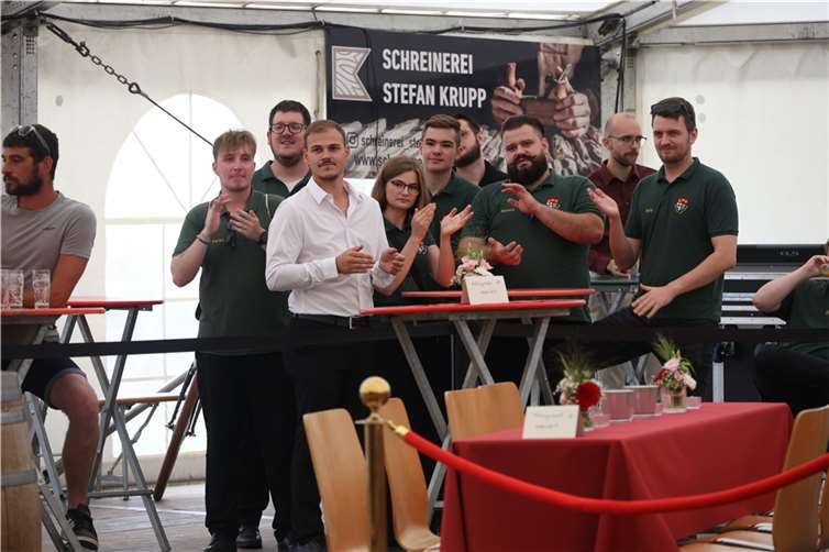 Angefeuert wurden die Teilnehmer durch ihre Vereinskameradinnen und -kameraden.