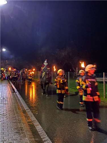 Angeführt von St. Martin auf seinem Pferd zog der Martinszug durch Rückeroth. Foto: privat