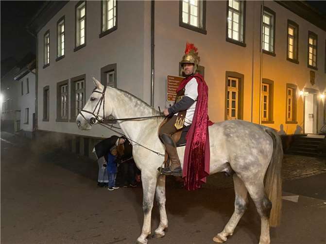 Angeführt von St. Martin ging es durch Herschbach. Foto: privat