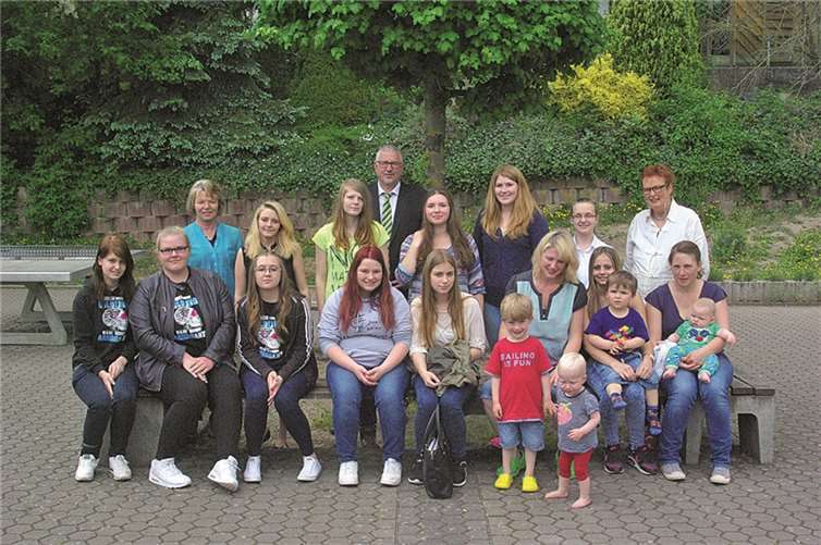 Angela Lindo vermittelte in neun Unterrichtsstunden Basiswissen an die zukünftigen Babysitter.privat