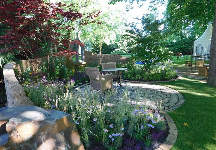 Angelegte Mustergärten zeigen, wie ein moderner und zugleich pflegeleichter Garten aussehen kann.Fotos: LebensArt