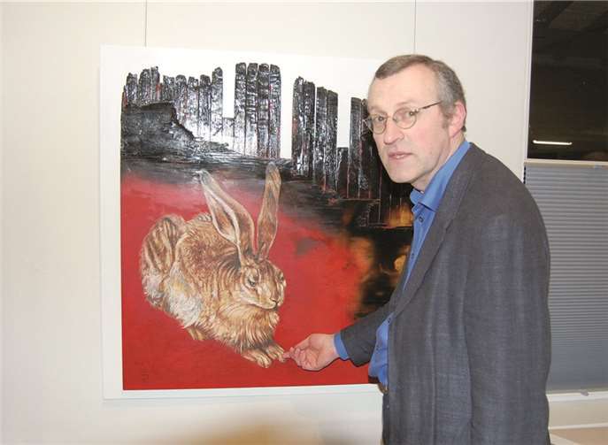 Angelehnt an Albrecht Dürers berühmten Hasen: Sven Schalenbergs wunderbare Komposition auf verkohltem Holz.