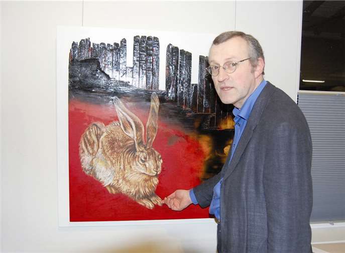 Angelehnt an Albrecht Dürers berühmten Hasen: Sven Schalenbergs wunderbare Komposition auf verkohltem Holz.