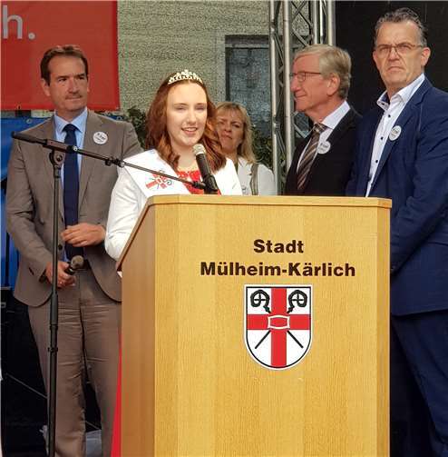 Angelina Vogt stellte sich als neue Kirschblütenkönigin vor.