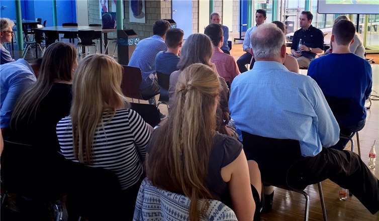 Angeregt wurde bei der Podiumsdiskussion über die Themen Heimat, Identität und Tradition debattiert.privat