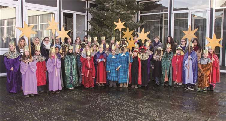 Angespornt von dem Willen zu helfen brachten 50 Kinder und Jugendlichen der katholischen Pfarrgemeinde St.Stephan in Andernach den Segen Gottes in die Häuser der Gemeinde. privat