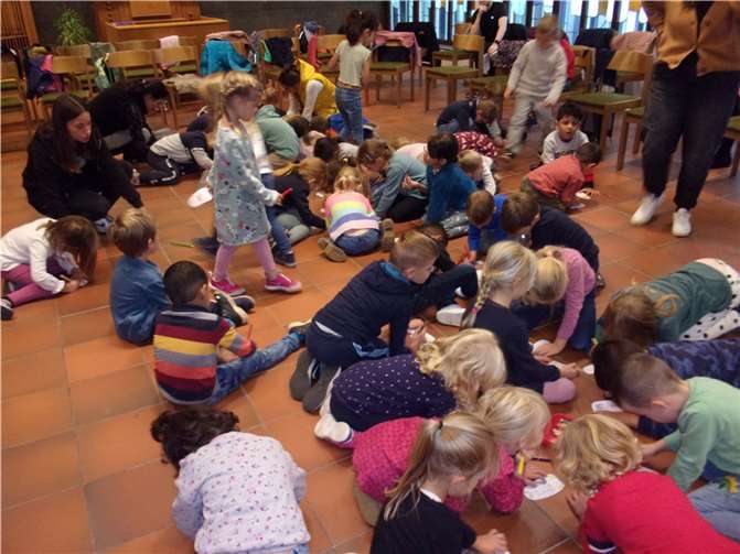 Anhand von einer biblischen Geschichte und einer gemeinsamen Bastelaktion, wurden die Kinder auf ihre Rechte hingewiesen und bestärkt. Foto: privat