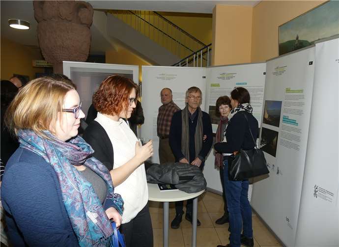 Anhand von zahlreichen Fotos, Karten und Schriften, kann derBetrachter die grauenhafte Geschichte der Außenlager nachvollziehen.