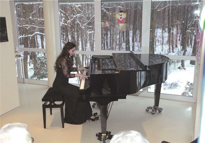 Ani Ter-Martirosyan spielte im Hospiz am Waldkrankenhaus und engagiert sich für hospizliches Denken.privat