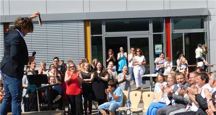 Animation auf der Bühne durch Herrn Gottlieb