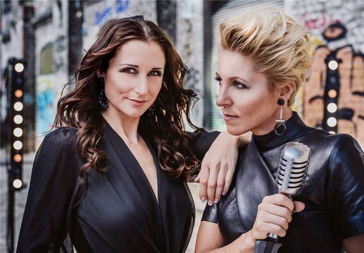Anita & Alexandra Hofmann feiern ihr 30-jähriges Bühnenjubiläum. Foto: Hofmann Management GmbH