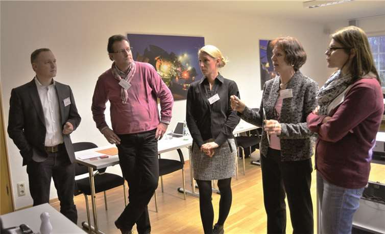 Anita Halft, Projektleitung Rhein-Sieg-Kreis (2.v.r.), mit Teilnehmern des Netzwerktreffens.Rhein-Sieg-Kreis