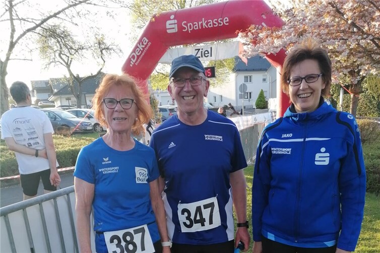 Anita Massion, Klaus Dieter Müller und Silke Törper hatte sichtlich Spaß beim Bodener Birkenkauf.