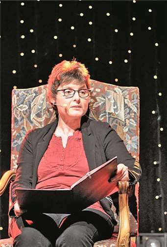 Anja Balschun trug eine nachdenkliche Weihnachtsgeschichte vor.