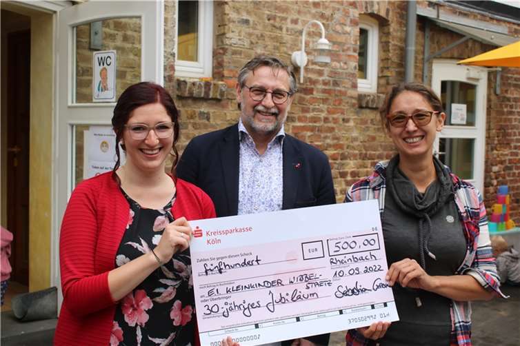 Anja Cabot (Kreissparkasse Köln), Markus Pütz (stellv. Bürgermeister der Stadt Rheinbach), Janine Hehnen (1. Vorsitzende des Vereins). Foto: privat