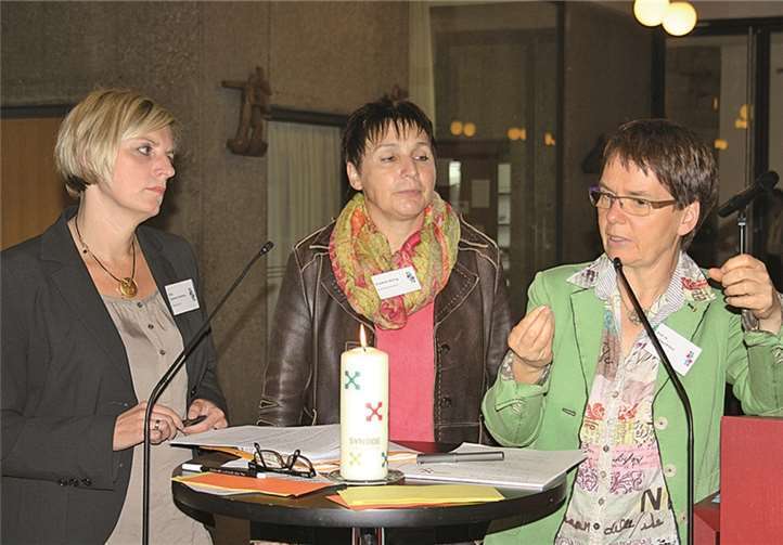 Die Kardinälin wird kommen Anja Daussner-Hammes (l.) moderierte die Diskussion zwischen Elisabeth Beiling und Prof. Dr. Hildegund Keul. privat