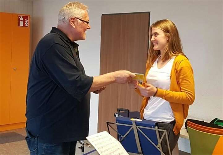 Anja Herrmann erhielt die Leistungsnadel in Bronze.  privat