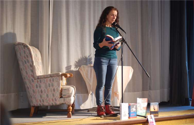 Anja Tuckermann liest aus ihrem Jugendbuch „Mano“.Privat