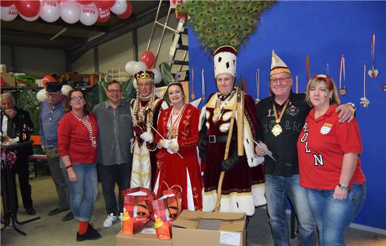 Anja und Hans Henrich (links) freuten sich mit Holger und Anita Lenau über den Besuch der Tollitäten.  EICH