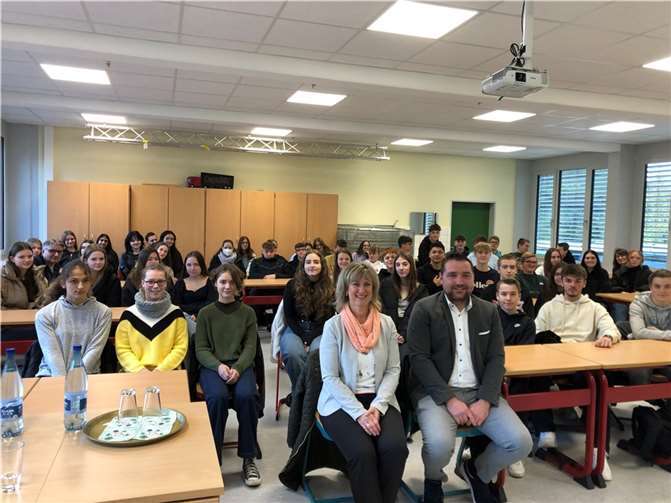 Anke Beilstein (CDU) und Benedikt Oster (SPD) besuchten gemeinsam die BBS Cochem.  Foto: privat