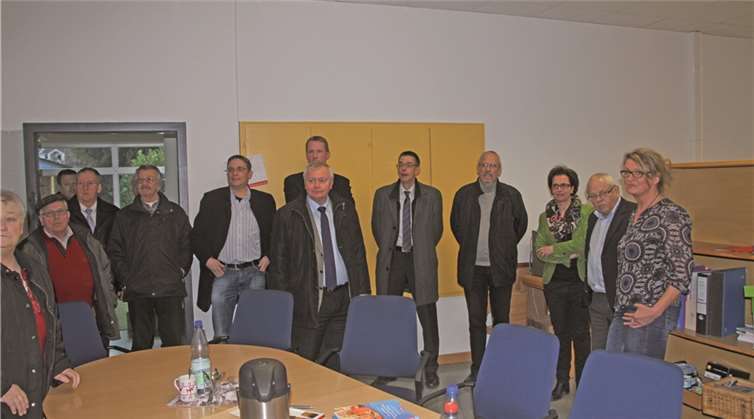 Anke Dierdorf und Julia Thabor informierten die Mitglieder der CDU-Stadtratsfraktion vor Ort in der Raiffeisenschule. privat