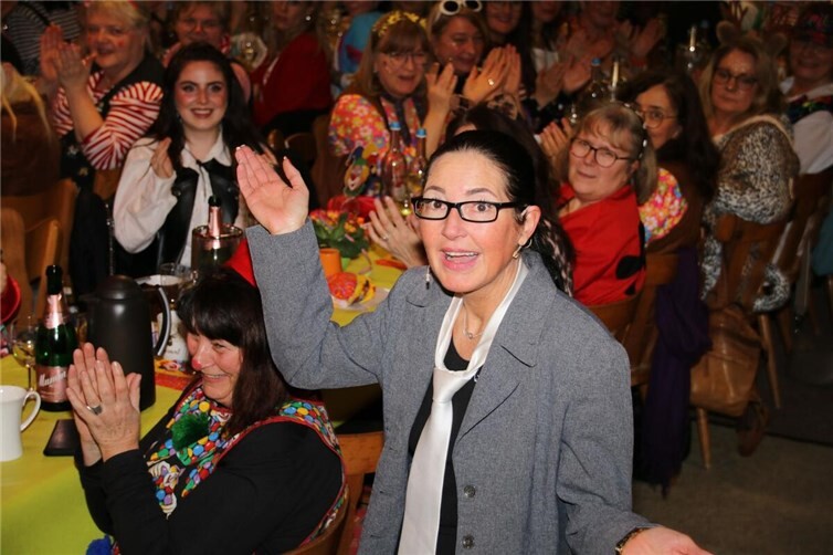 Anke (bekannt von den Weibsbildern) besuchte wieder die Frauengemeinschaft.