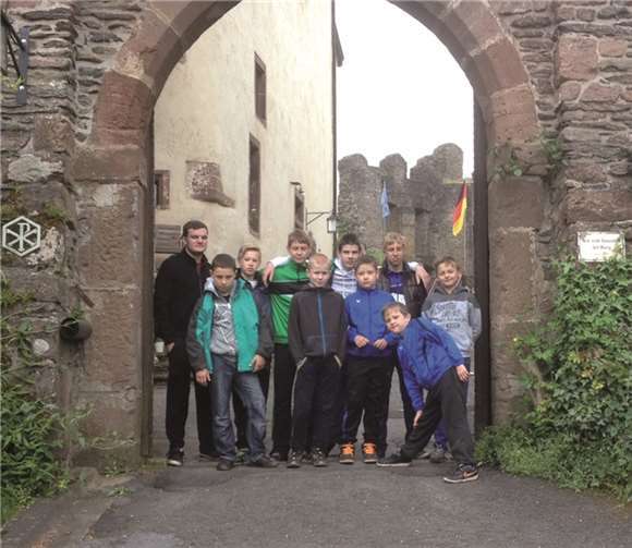 Ankunft der Ringerjugend in Neuerburg.Privat