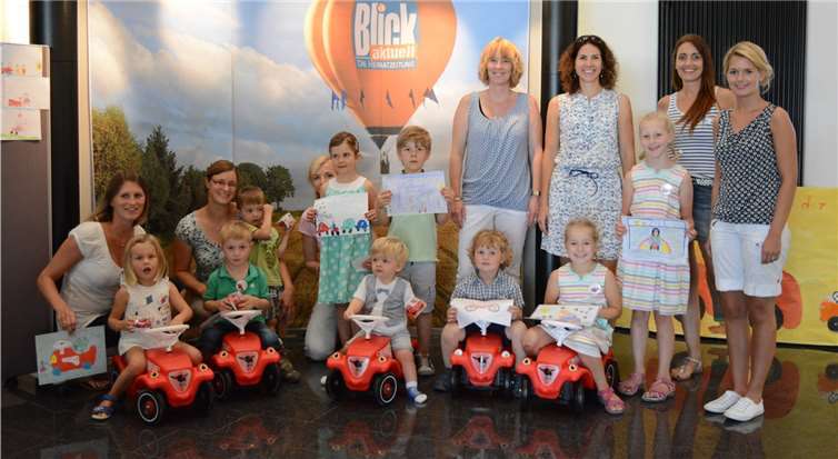 Anlässlich der feierlichen Preisübergabe zeigten die Kids noch einmal ihre tollen Gemälde. CF