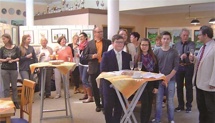 Anlässlich der kleinen Kunstausstellung in Oberhonnefeld verbrachten die BesucherInnen einen harmonischen Nachmittag. privat