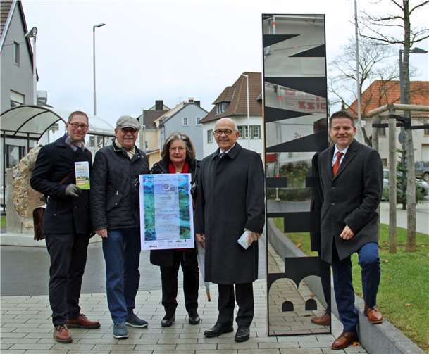 Anlässlich des 250. Geburtstags von Ludwig van Beethoven gibt es auch in Meckenheim eine Reihe von Veranstaltungen. Die wurden jetzt vorgestellt von (von links) Stadtarchivar Dr. Andreas Jüngling, Bürgervereins-Vorsitzender Bernhard Granz, Heide Simm und Dieter Ohm vom Meckenheimer Stadtmuseum und Kulturforum e.V. sowie dem Ersten Beigeordneten Holger Jung.Foto: JOST