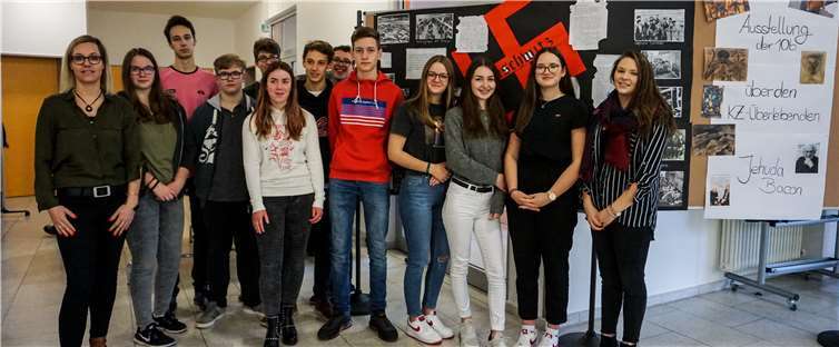 Anlässlich des Holocaust Gedenktages beschäftigte sich die zehnte Klasse mit den Geschehen in der Nazi-Zeit.Fotos: EP