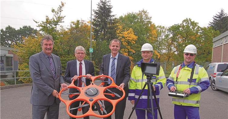Anlässlich des Jahrespressegesprächs im Regionalzentrum Rauschermühle in Saffig präsentierte die RWE ihren Hexacopter. Das unbemannte Flugobjekt soll künftig schwer zugängliche Strommasten kontrollieren. UBU