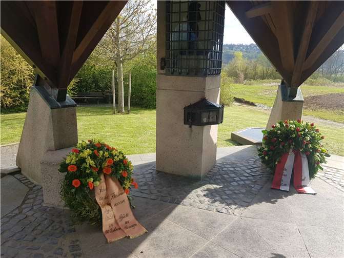 Anlässlich des Jahrestages wurden Kränze niedergelegt.  Foto: privat