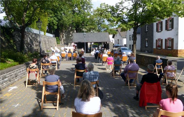 Anlässlich des Patronatsfestes wurde ein Freilichtgottesdienst gefeiert.Foto: Dieter Press