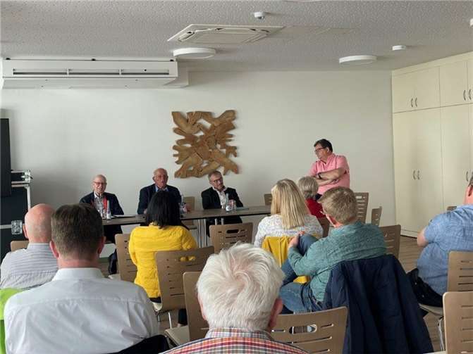 Anlässlich des „Tag der Städtebauförderung 2023“ hatte die Ortsgemeinde Kruft zur Erstaufführung einer Kurzfilmdokumentation über die Ortsentwicklung von 1969 bis heute, mit anschließendem Zeitzeugengespräch, in den Gesellschaftsraum der ATV-Seniorenresidenz eingeladen. Foto: privat