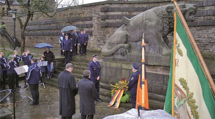 Anlässlich des Volkstrauertages hatte Ortsvorsteher Gunter Windheuser eine Kranz am Ehrenmal zum Gedenken der Opfer des Ersten und Zweiten Weltkriegs niedergelegt. privat