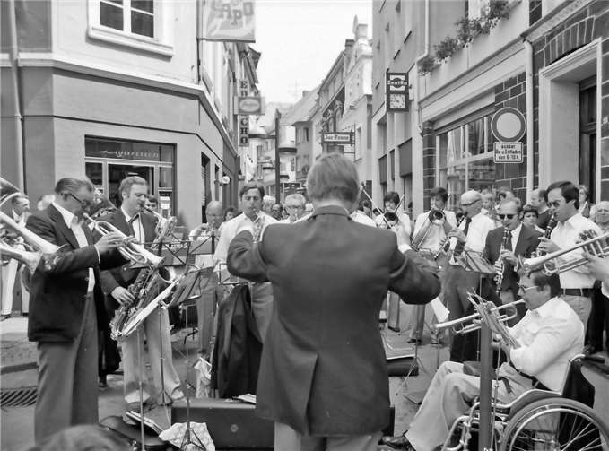 Anlässlich des ersten Spatenstichs unterhielt das Stadtorchester Andernach das Publikum.Klaus Buchwald