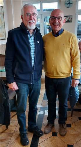 Anlässlich einer zusätzlichen Mitgliederversammlung im September 2022 wurde nunmehr der frühere Schriftführer Walter Kümmel für seine besonderen Verdienste um den Verein mit der Ehrennadel des Vereins ausgezeichnet. Foto: privat