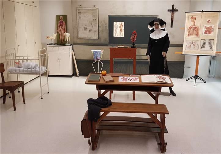 Anlässlich ihres 110. Jubiläums präsentiert die Krankenpflegeschule des St. Nikolaus-Stiftshospitals eine Ausstellung zur Geschichte der Schule.Foto: privat