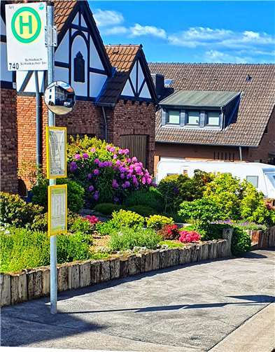 Anlage einer befestigten Bucht zum Ausstieg in Klein-Schlebach, Haltestelle Meisenweg.Fotos: privat