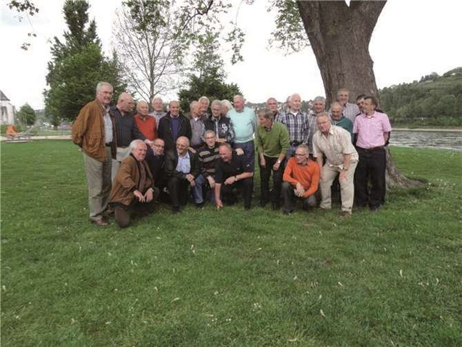 Anlass für lange und schöne Diskussionen aus der erfolgreichen Jugendzeit hatten die ehemaligen Fußballkameraden.privat