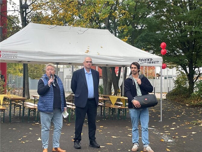 Nachbarschaftsfest und Infos zur Freiflächengestaltung  Anlass war die Umgestaltung der Freiflächen rund um die Fritz-Michel-Straße, welche nach dem Abriss der Tiefgaragen gewonnen wurden. Die aktuelle Planung wurde vorgestellt und darüber informiert, wann es voraussichtlich mit dem Bau losgeht. Foto: Koblenzer Wohnungsbaugesellschaft mbH