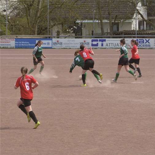 Anna Dörfler im Kampf um den Ball. privat