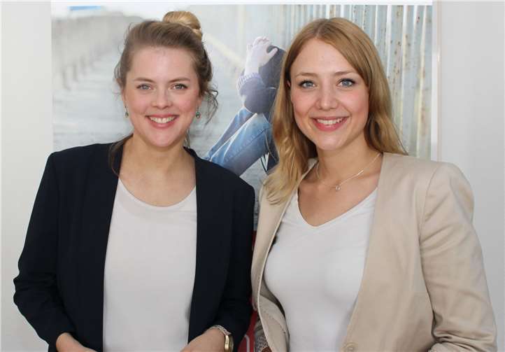 Anna Hallerbach und Jennifer Kohl von der Anlauf- und Koordinierungsstelle Mobbing werden beim zehnten Elternforum der Caritas informieren und wichtige Tipps geben.privat