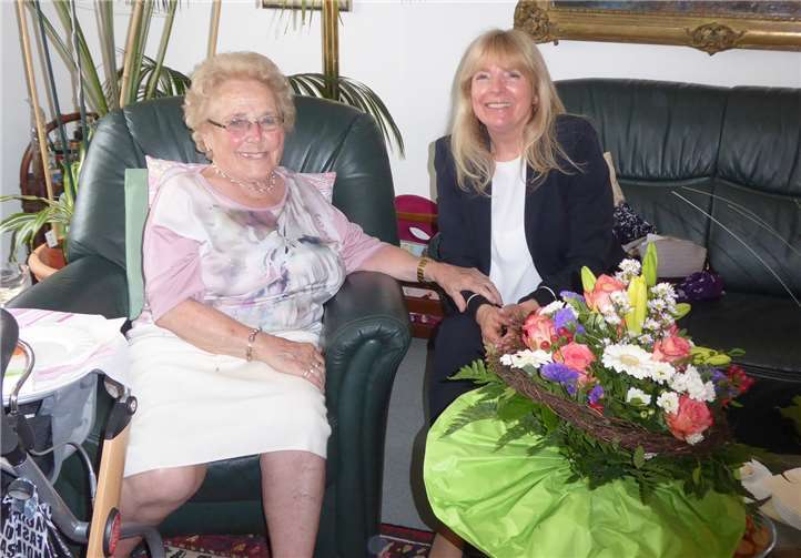 Anna Hammerstein erhielt Geburtstags-Besuch von der Beigeordneten Gaby Zils. Foto: privat
