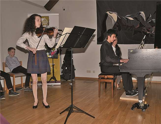 Anna-Lena Pabst und Max Schild bei ihrem Auftritt.