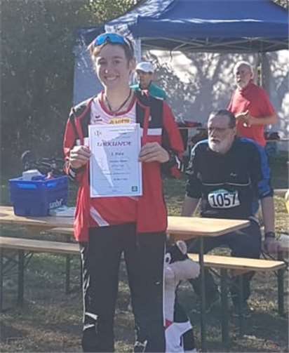 Anna-Lena Theisen siegte beim St. Martins Crosslauf in Bingen.  privat