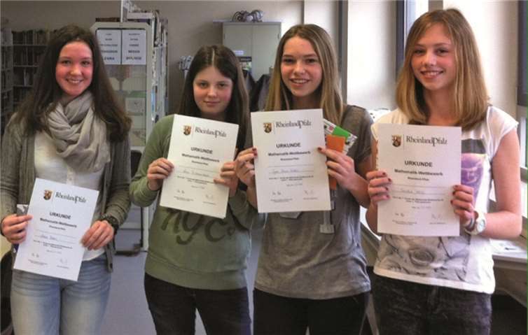 Anna Peters (8a), Gina-Maria Velten, Saskia Weiss und Lena Zimmermann (alle 8e).privat