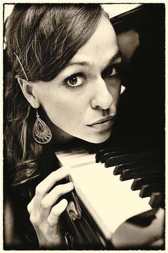 Anna Piechotta präsentiert ihr neues Bühnenprogramm. privat